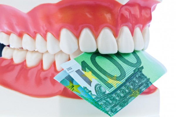 تاثیر کارت تخفیف دندان پزشکی بر کاهش هزینه ها
