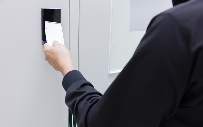 قابلیت اسکن همزمان چند ویژگی و قیمت دستگاه حضور و غیاب